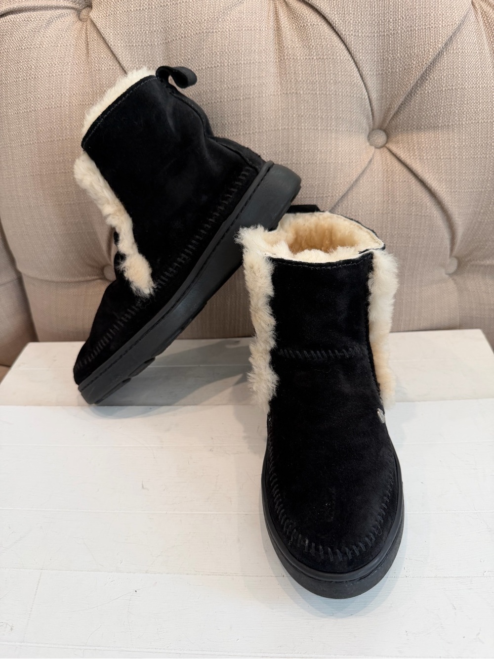 Minnetonka boots Women's Size 8 Jade Sheepskin Black Ankle Boots real fur